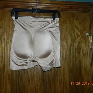 Assets By Spanx Intimates & Sleepwear - Assets By Spanx Beige Padded Butt Shapewear Assets By Spanx Intimates & Sleepwear - Assets By Spanx Beige Padded Butt Shapewear